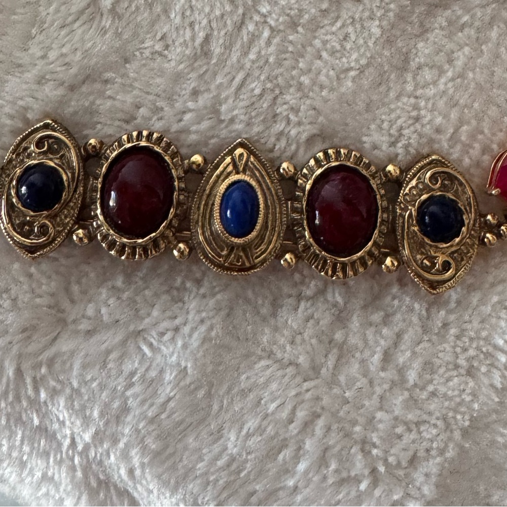 Gold Tone Vintage Victorian Style Brooch